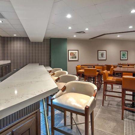 Doubletree By Hilton Lansing Hotel Buitenkant foto